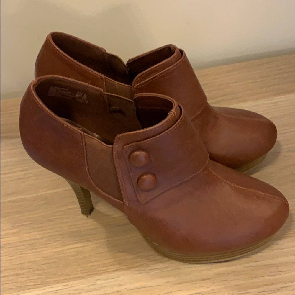 Little brown bootie/heels